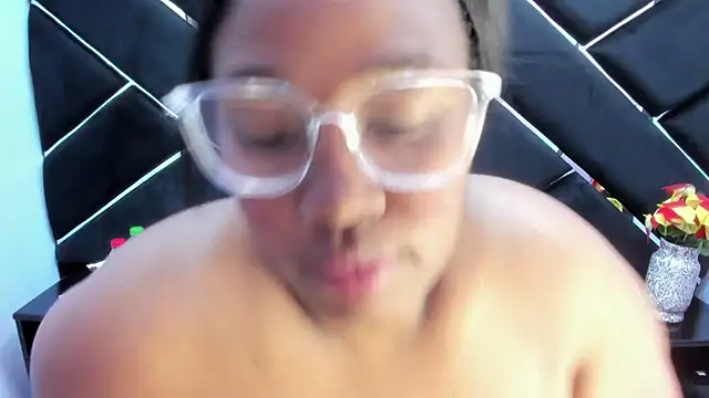 Snapshot of Bloom_B chatting on 09.13.25 Bloom B online show from 09.13.25