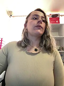 Snapshot of CurvyLust_x chatting on 02.05.26 CurvyLust x online show from 02.05.26