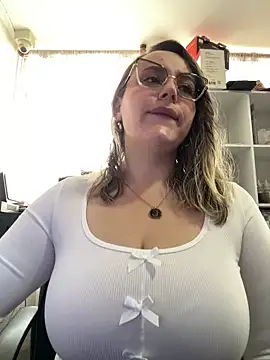 Snapshot of CurvyLust_x chatting on 03.25.26 CurvyLust x online show from 03.25.26