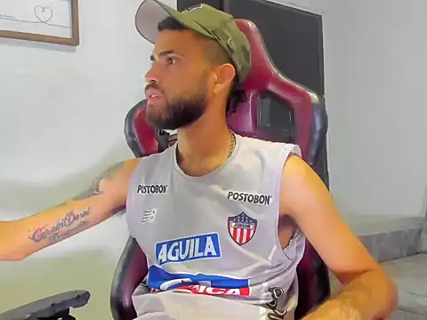 Snapshot of adri_sexboy229 chatting on 09.18.25 adri sexboy229 online show from 09.18.25