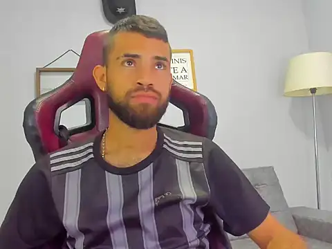 Snapshot of adri_sexboy229 chatting on 09.19.25 adri sexboy229 online show from 09.19.25