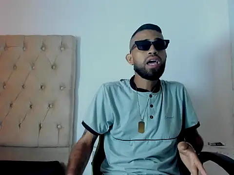 Snapshot of adri_sexboy229 chatting on 09.20.25 adri sexboy229 online show from 09.20.25