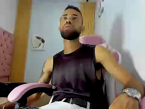 Snapshot of adri_sexboy229 chatting on 09.25.25 adri sexboy229 online show from 09.25.25