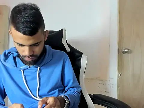 Snapshot of adri_sexboy229 chatting on 09.27.25 adri sexboy229 online show from 09.27.25