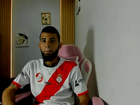 Snapshot of adri_sexboy229 chatting on 10.05.25 adri sexboy229 online show from 10.05.25