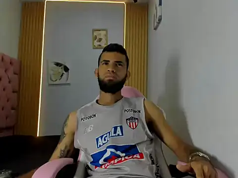 Snapshot of adri_sexboy229 chatting on 10.07.25 adri sexboy229 online show from 10.07.25