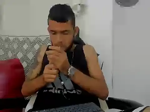 Snapshot of adri_sexboy229 chatting on 10.09.25 adri sexboy229 online show from 10.09.25