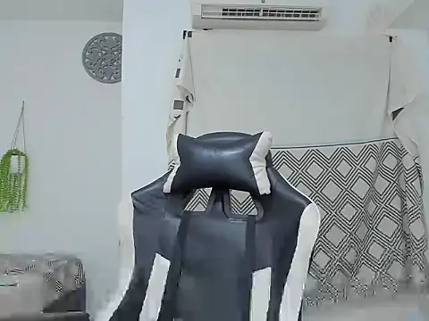 Snapshot of adri_sexboy229 chatting on 10.11.25 adri sexboy229 online show from 10.11.25