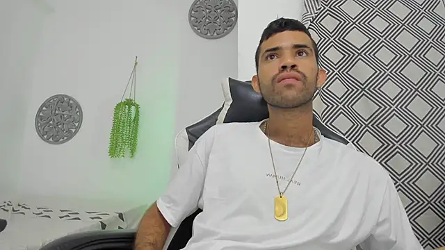 Snapshot of adri_sexboy229 chatting on 10.19.25 adri sexboy229 online show from 10.19.25