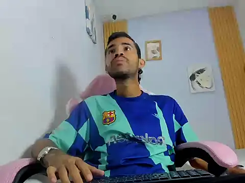 Snapshot of adri_sexboy229 chatting on 10.22.25 adri sexboy229 online show from 10.22.25