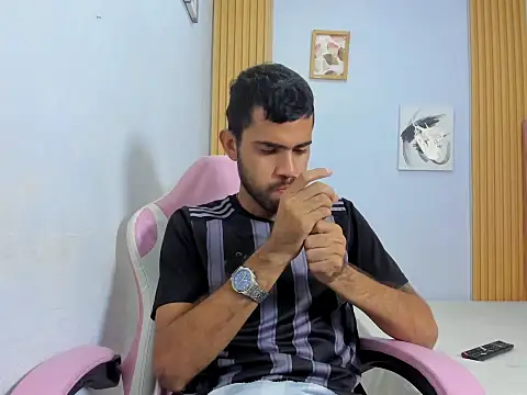 Snapshot of adri_sexboy229 chatting on 10.24.25 adri sexboy229 online show from 10.24.25