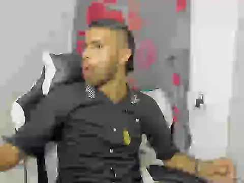 Snapshot of adri_sexboy229 chatting on 11.04.25 adri sexboy229 online show from 11.04.25