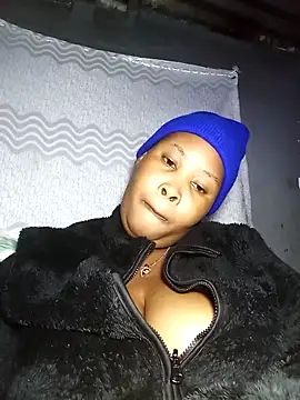 Snapshot of OCEANSQUITERXXX chatting on 10.27.25 OCEANSQUITERXXX online show from 10.27.25