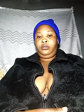 Snapshot of OCEANSQUITERXXX chatting on 10.28.25 OCEANSQUITERXXX online show from 10.28.25