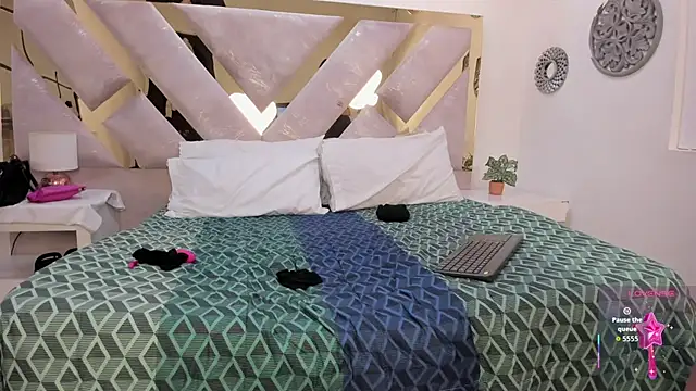 Marianee Rousse online show from 09.15.25