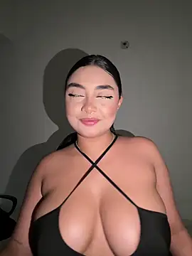 Snapshot of SASHASTRADA chatting on 10.17.25 SASHASTRADA online show from 10.17.25