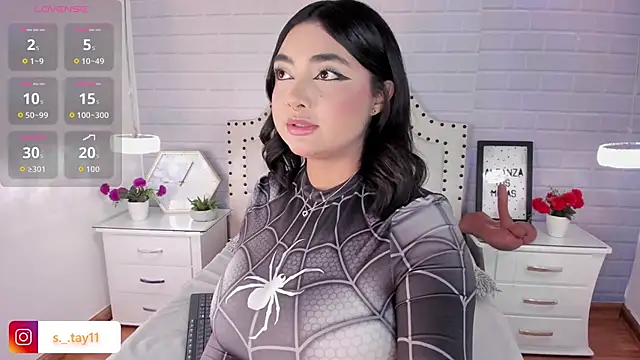 Snapshot of SASHASTRADA chatting on 10.24.25 SASHASTRADA online show from 10.24.25