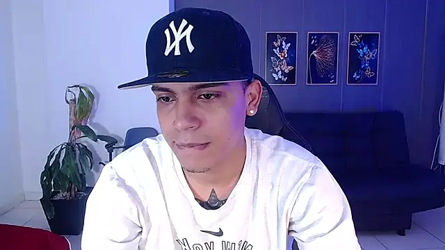 Snapshot of david_santos16 chatting on 09.17.25 david santos16 online show from 09.17.25