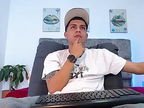 Snapshot of david_santos16 chatting on 09.24.25 david santos16 online show from 09.24.25