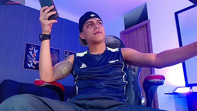 Snapshot of david_santos16 chatting on 10.06.25 david santos16 online show from 10.06.25