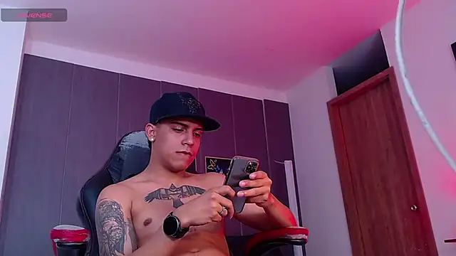 Snapshot of david_santos16 chatting on 10.07.25 david santos16 online show from 10.07.25