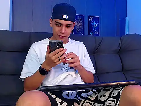 Snapshot of david_santos16 chatting on 10.10.25 david santos16 online show from 10.10.25