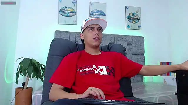 Snapshot of david_santos16 chatting on 10.24.25 david santos16 online show from 10.24.25