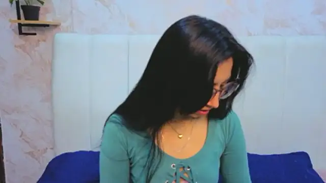 VioletxBloom online show from 11.12.25