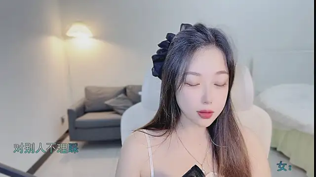 Maymay  online show from 10.15.25