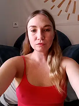 Snapshot of KisaVixen chatting on 09.24.25 KisaVixen online show from 09.24.25