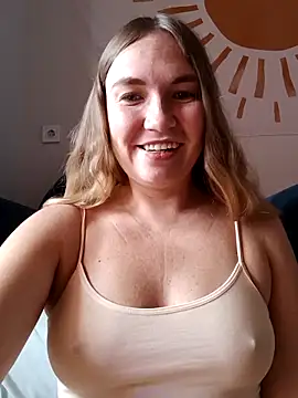 Snapshot of KisaVixen chatting on 10.09.25 KisaVixen online show from 10.09.25