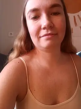 Snapshot of KisaVixen chatting on 10.25.25 KisaVixen online show from 10.25.25