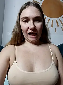 Snapshot of KisaVixen chatting on 11.08.25 KisaVixen online show from 11.08.25