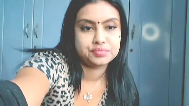 Indian GlowingMiax online show from 10.04.25