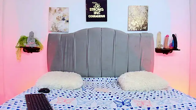 Maddy Esther online show from 09.26.25