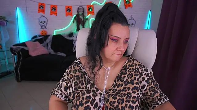 ValeryRosseee online show from 10.28.25