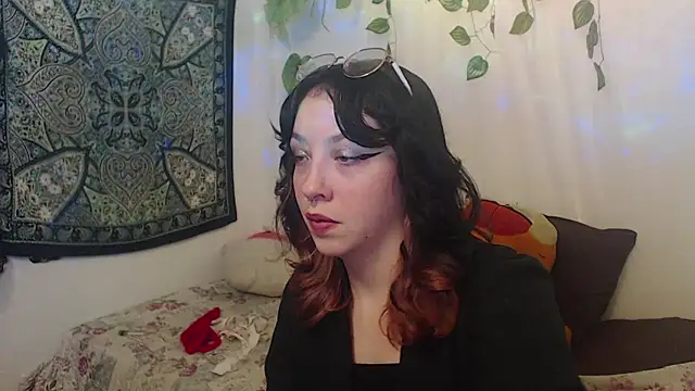 Snapshot of MysticNight_ chatting on 10.31.25 MysticNight online show from 10.31.25