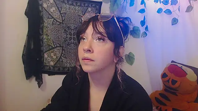 Snapshot of MysticNight_ chatting on 11.06.25 MysticNight online show from 11.06.25