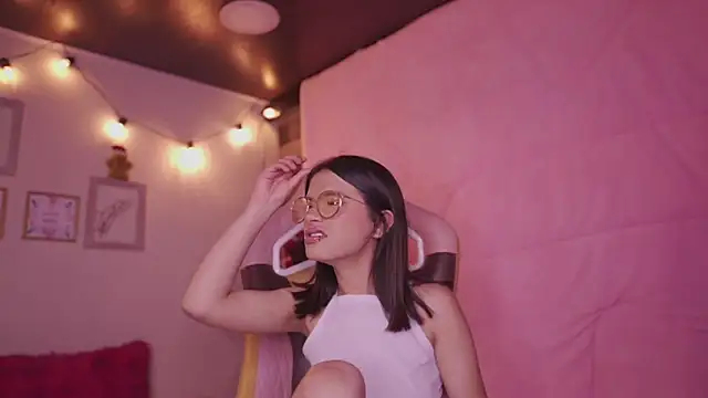 Lana Dreams  online show from 12.23.25