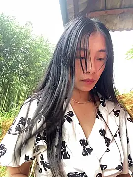 EmLy02 online show from 10.20.25