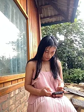 EmLy02 online show from 11.10.25