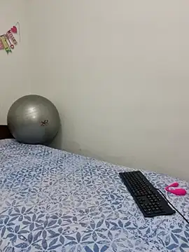 Snapshot of Nina_vallon chatting on 10.04.25 Nina vallon online show from 10.04.25