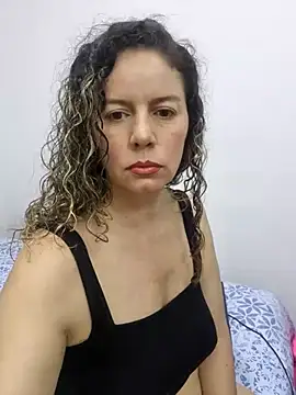 Snapshot of Nina_vallon chatting on 10.06.25 Nina vallon online show from 10.06.25