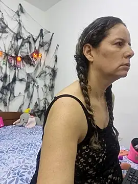 Snapshot of Nina_vallon chatting on 10.21.25 Nina vallon online show from 10.21.25