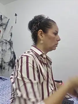 Snapshot of Nina_vallon chatting on 10.22.25 Nina vallon online show from 10.22.25