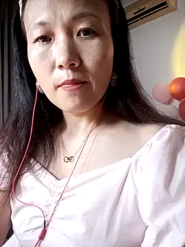 Snapshot of Joanna1122 chatting on 09.15.25 Joanna1122 online show from 09.15.25