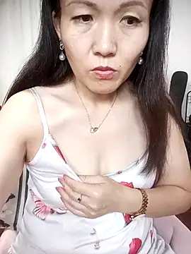 Snapshot of Joanna1122 chatting on 09.23.25 Joanna1122 online show from 09.23.25