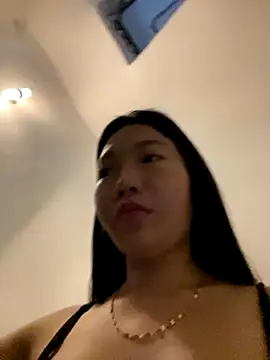 Snapshot of Miumieu chatting on 10.11.25 Miumieu online show from 10.11.25