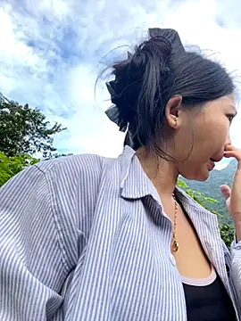 Snapshot of Miumieu chatting on 10.23.25 Miumieu online show from 10.23.25