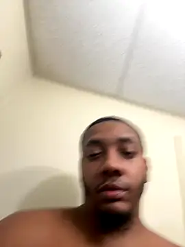 Snapshot of Kingstrokezxx chatting on 12.02.25 Kingstrokezxx online show from 12.02.25